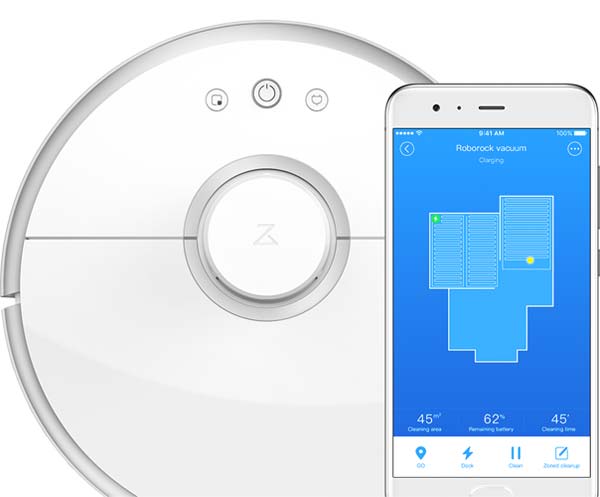 Robot aspirapolvere Roborock S50 si interfaccia con app smartphone