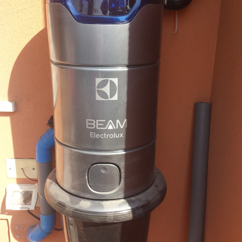 Collegamento impianto aspirapolvere centralizzato Beam Electrolux Alliance a tubo che esce dal muro 5
